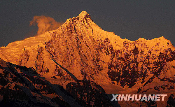 梅里雪山：絕美的“日照金山”奇觀