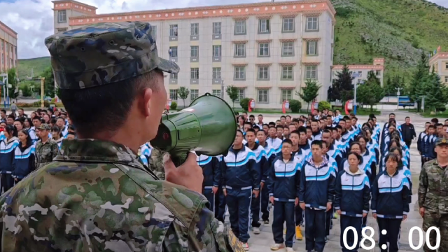 沉浸式體驗(yàn)軍訓(xùn)