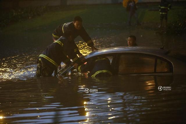 廣東多地遭暴雨冰雹襲擊 143縣市發(fā)布災(zāi)害預(yù)警