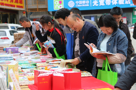 維西縣開展“全民閱讀”系列活動