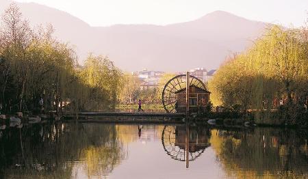 龍?zhí)逗珗@：休閑健身好去處