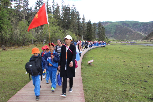 普達(dá)措國家公園開展科普教育活動(dòng)