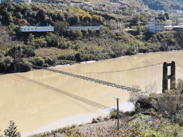 從溜索到大橋 拉嘎洛天塹變通途