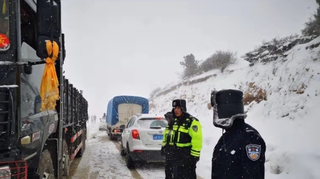 3月1日，迪慶州境內(nèi)普降大雪出行請注意安全