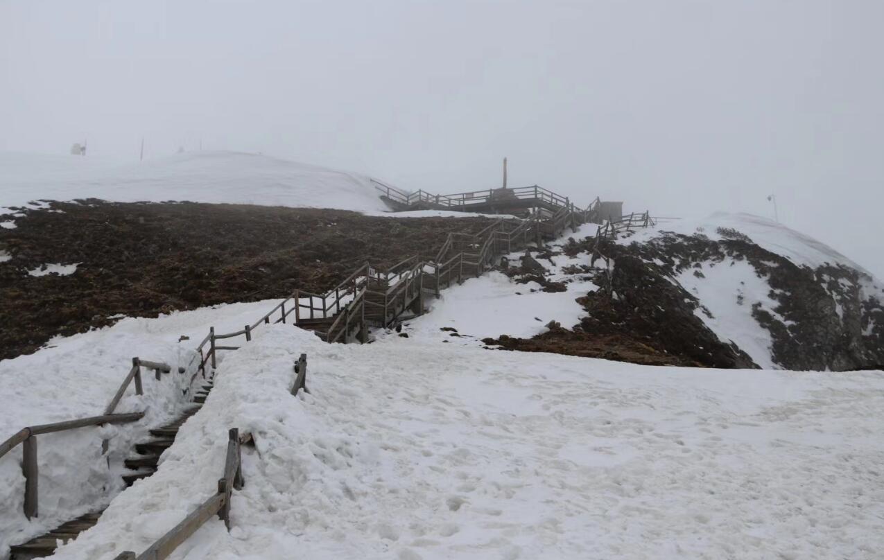 石卡雪山成為消暑好去處