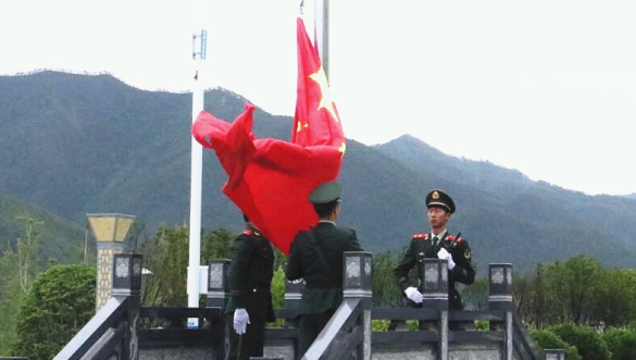 我州各地各部門舉行升旗儀式紀(jì)念黨的98歲生日