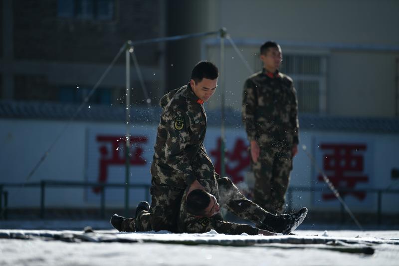 武警迪慶支隊開展冬季大練兵活動