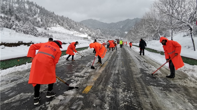 維西公路分局切實做好大雪天氣道路保通保暢工作