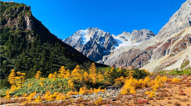 扎拉雀尼雪山