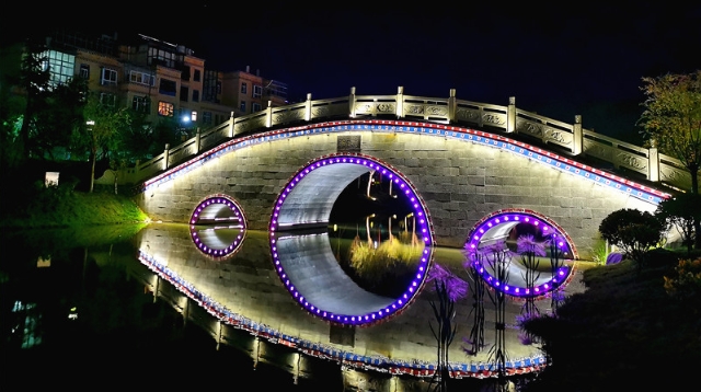 夜色中的香巴拉公園，有沒(méi)有驚艷到你？