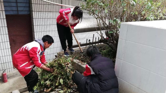 【愛國衛(wèi)生運動】維西縣第一中學(xué)積極組織全校師生全面整治校園環(huán)境衛(wèi)生