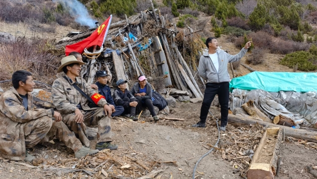 德欽縣佛山鄉(xiāng)巴美村平安邊界建設蟲草山現(xiàn)場管控工作