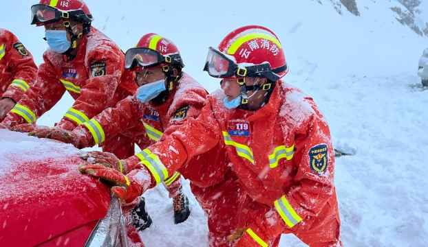 游客又雙叒叕被困白馬雪山！