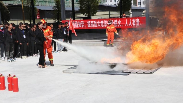 維西消防救援大隊到市政公司開展消防演練