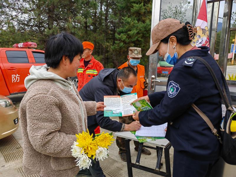 維西縣筑牢森林“防火墻” 共護平安“清明節(jié)”