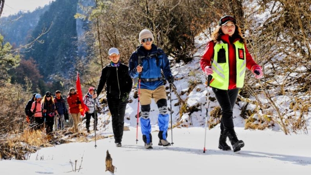 香格里拉雪山徒步帶你感受冰雪魅力