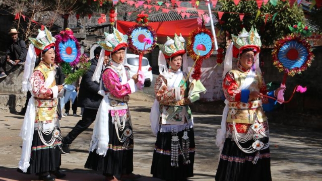 維西縣響古箐藏族民眾載歌載舞慶祝藏歷新年