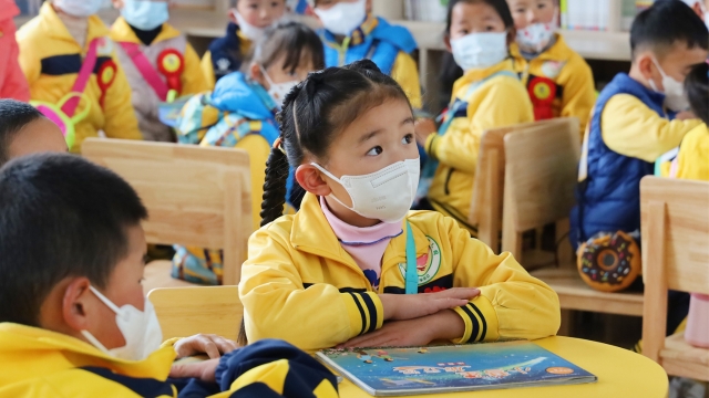 州幼兒園與香格里拉市實(shí)驗(yàn)小學(xué)共同開(kāi)展“園校聯(lián)手 雙向銜接”活動(dòng)