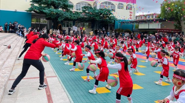 州幼兒園中班開展家長(zhǎng)開放日活動(dòng)