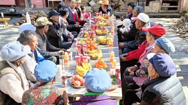 攀天閣鄉(xiāng)皆菊村過(guò)麻村民小組舉辦老年人新年茶話會(huì)