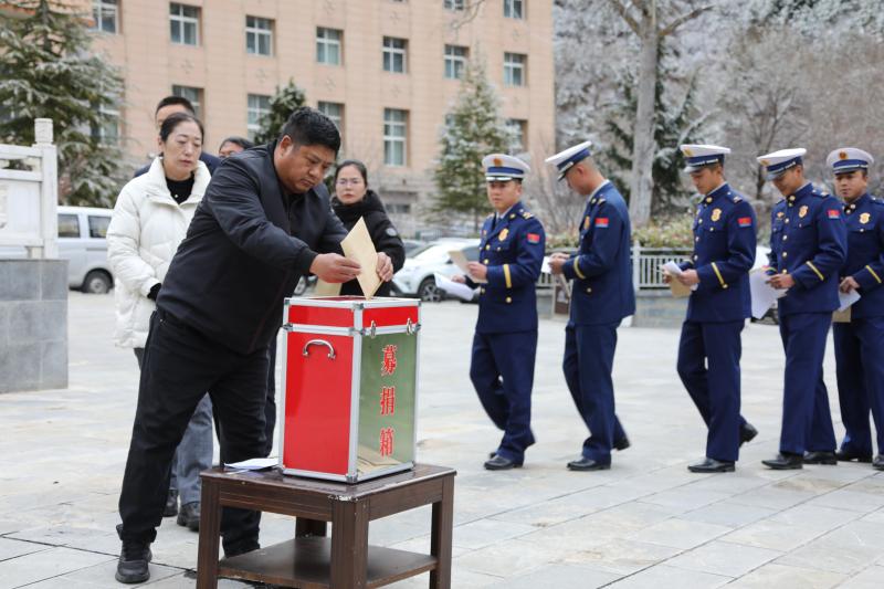 德欽縣為地震災區(qū)募捐