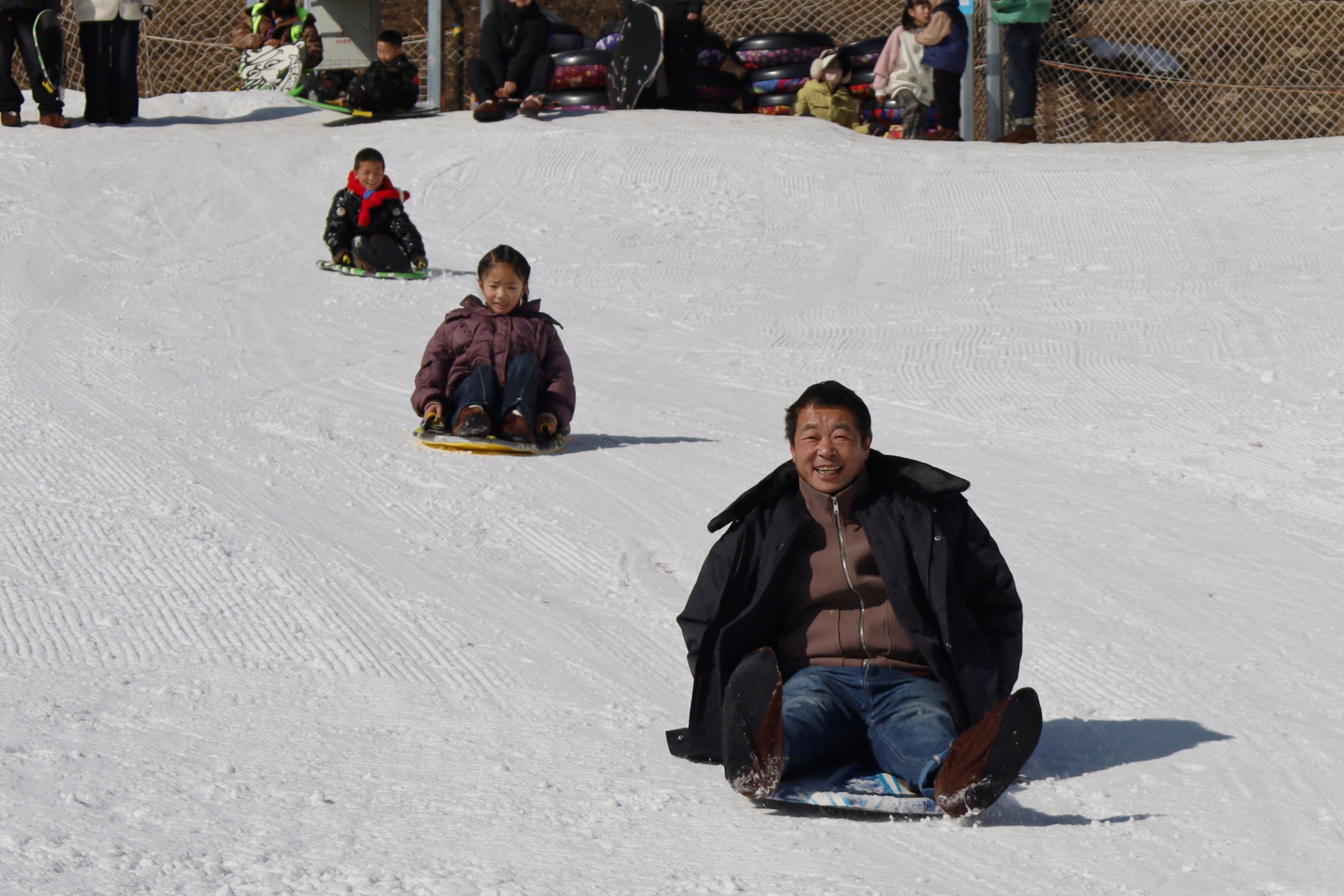 普達措景區(qū)冰雪項目受熱捧